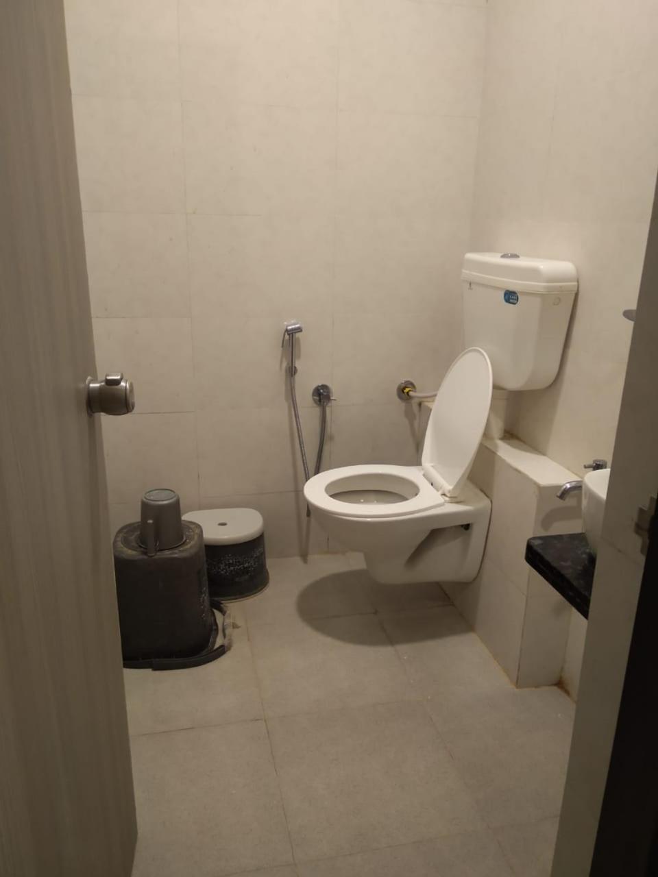 Hotel Selfie Inn 阿穆达巴 外观 照片