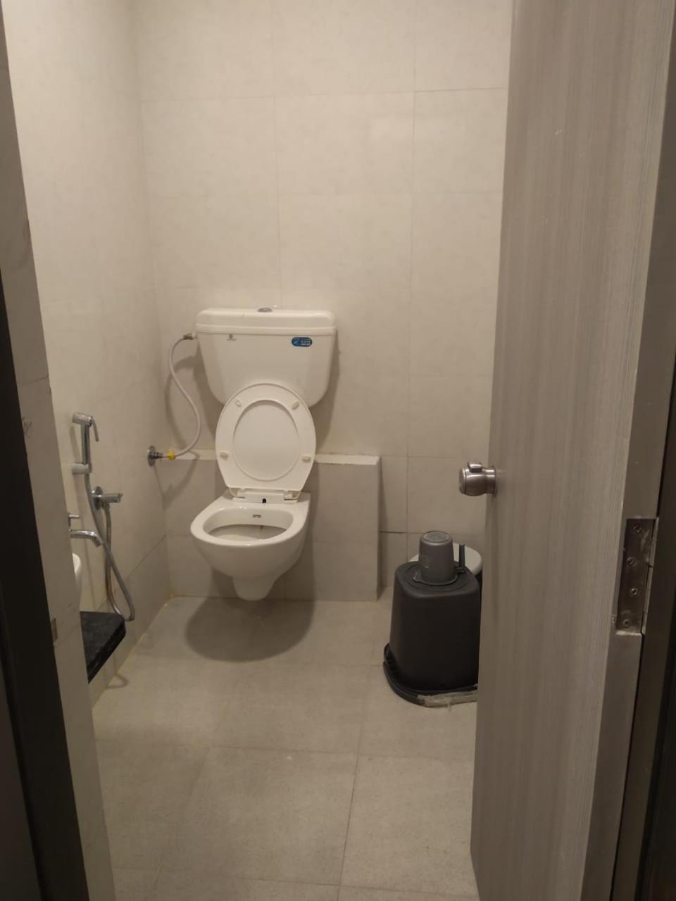 Hotel Selfie Inn 阿穆达巴 外观 照片